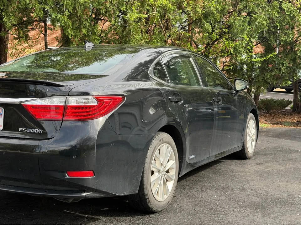 2015 Lexus ES 6th Gen - Image 14 of 15