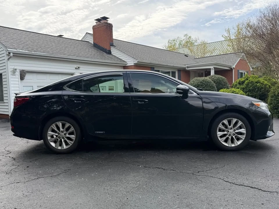 2015 Lexus ES 6th Gen - Image 4 of 15