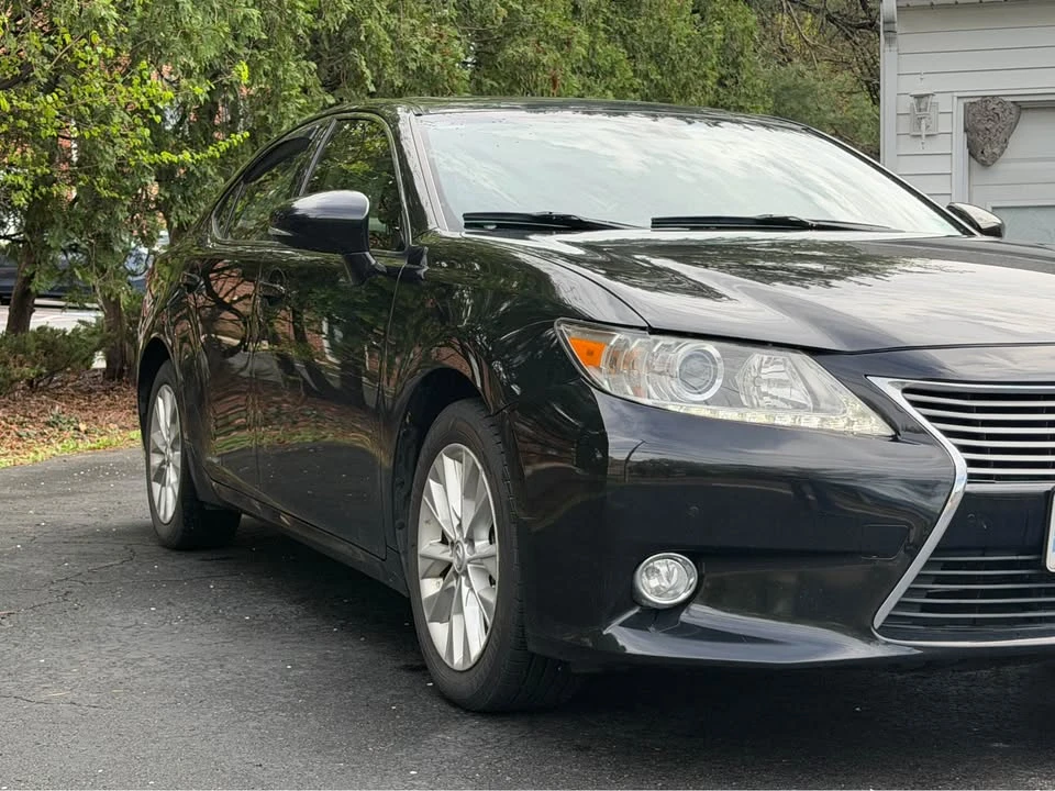 2015 Lexus ES 6th Gen - Image 3 of 15