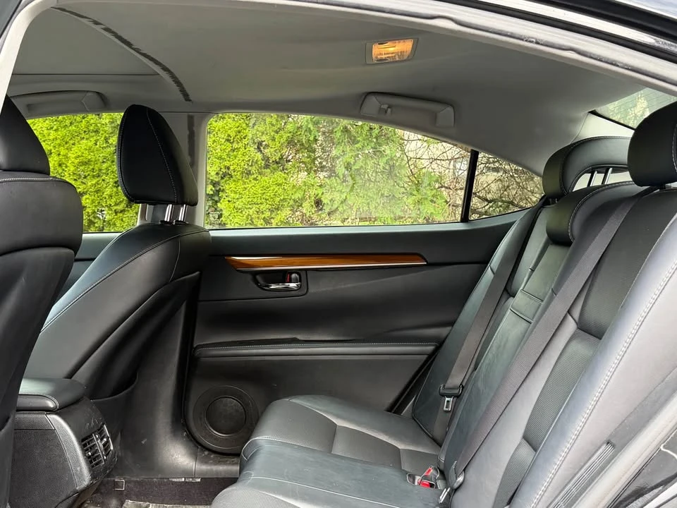 2015 Lexus ES 6th Gen - Image 9 of 15