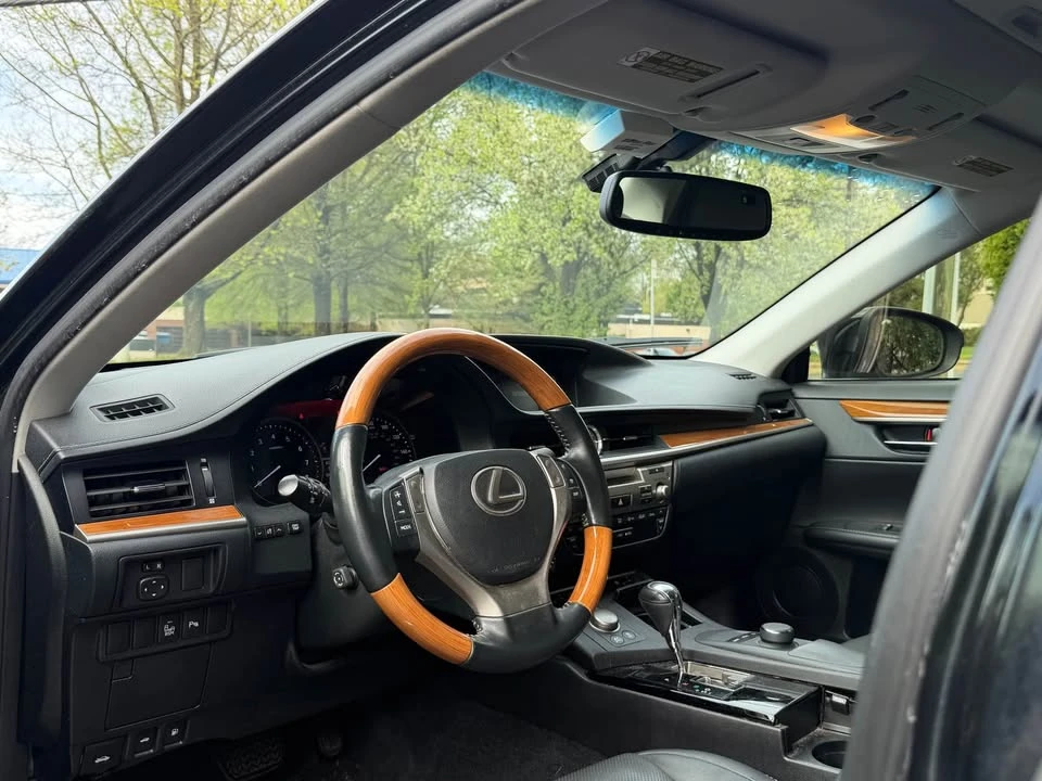 2015 Lexus ES 6th Gen - Image 6 of 15