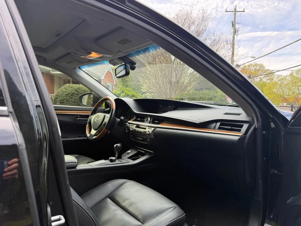 2015 Lexus ES 6th Gen - Image 8 of 15