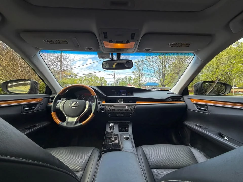 2015 Lexus ES 6th Gen - Image 12 of 15