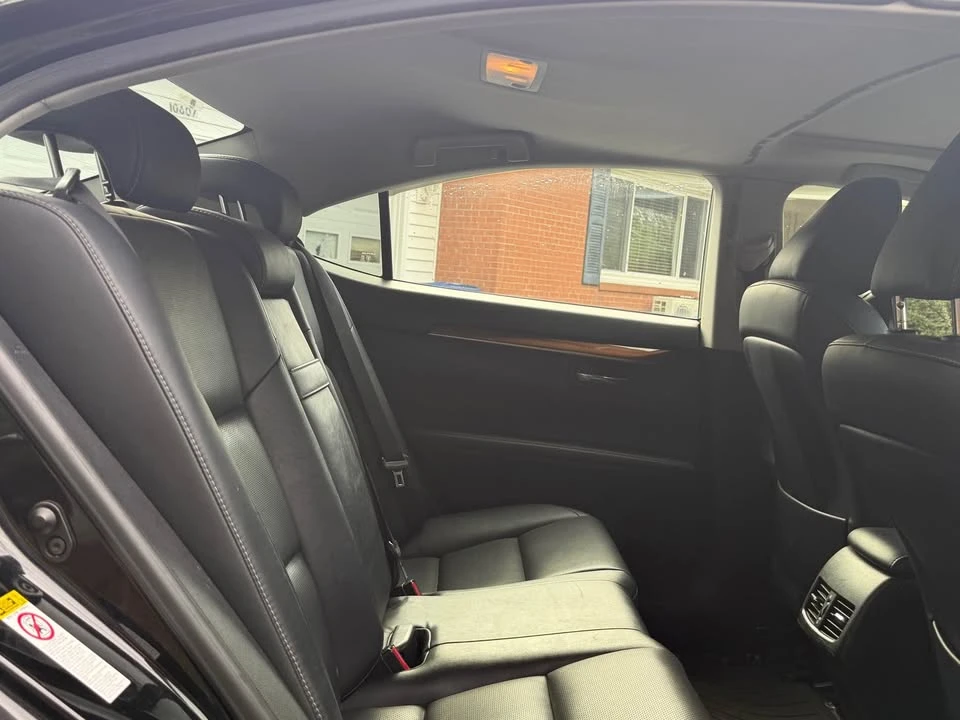 2015 Lexus ES 6th Gen - Image 10 of 15