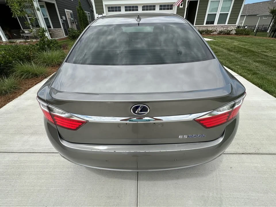 2015 Lexus ES 6th Gen - Image 6 of 9