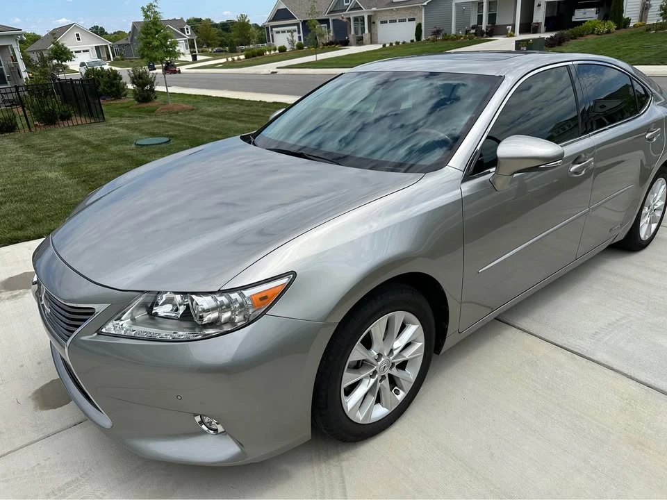 2015 Lexus ES 6th Gen - Image 3 of 9