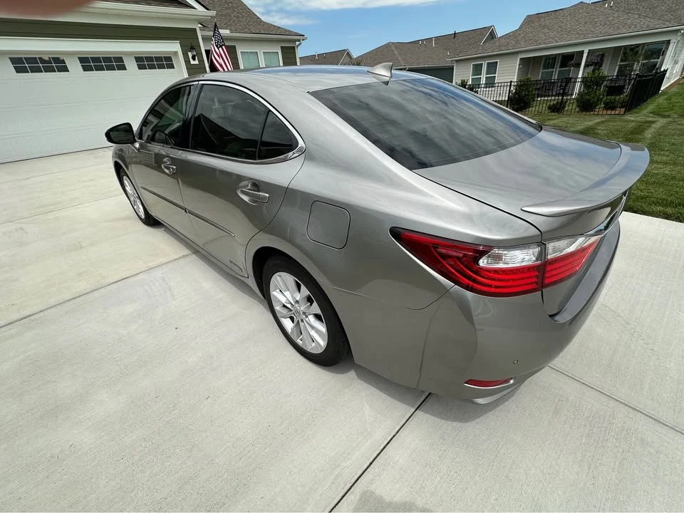 2015 Lexus ES 6th Gen - Image 5 of 9