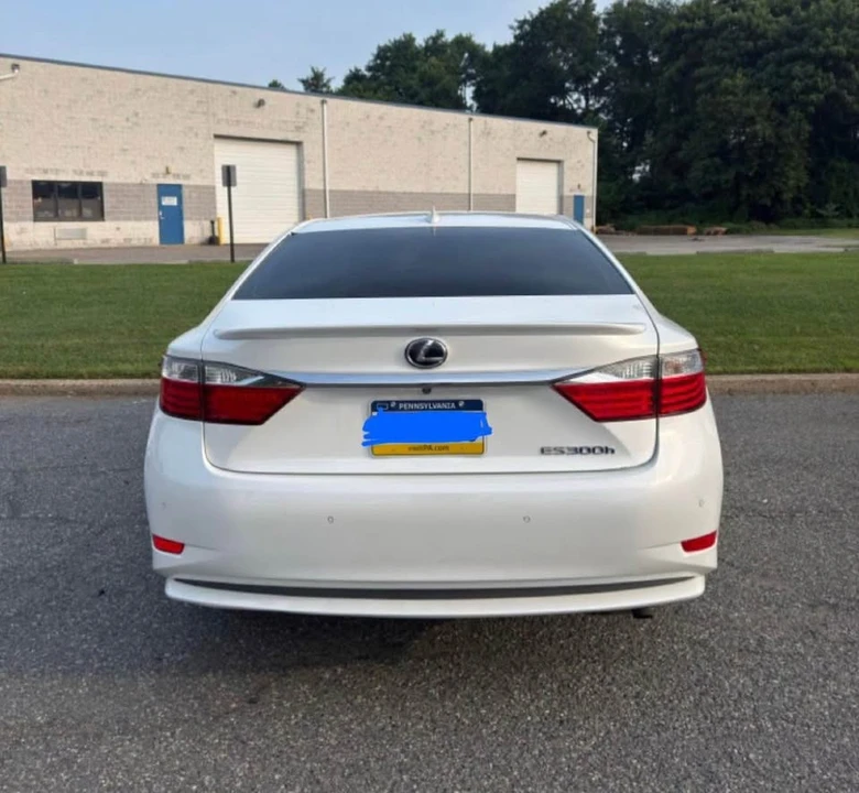 2015 Lexus ES 6th Gen - Image 2 of 7