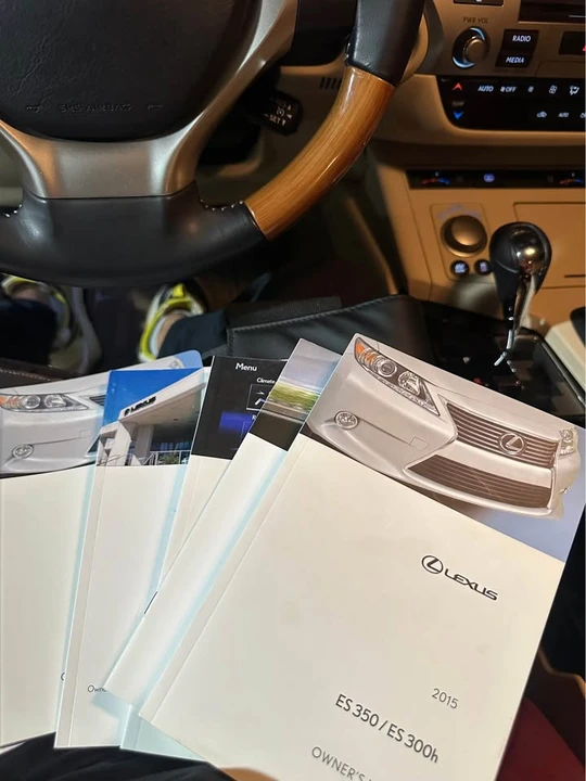 2015 Lexus ES 6th Gen - Image 11 of 11