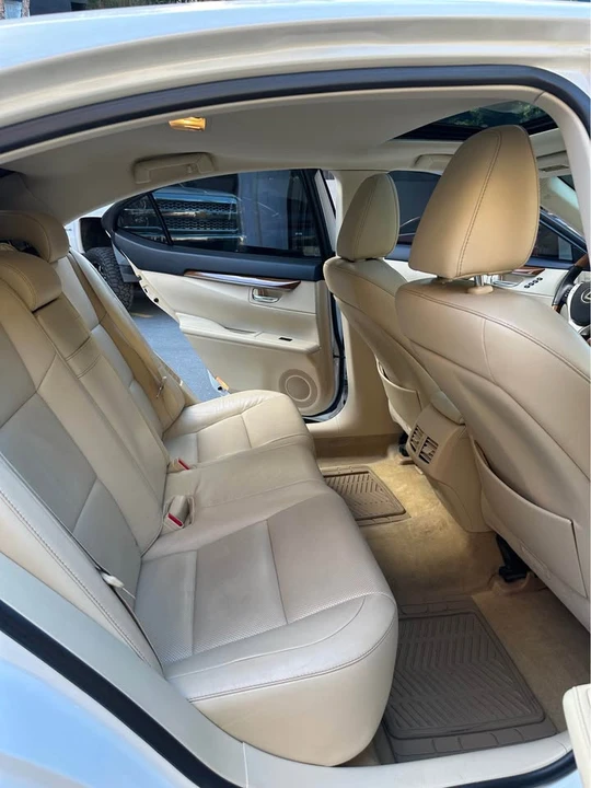 2015 Lexus ES 6th Gen - Image 9 of 11