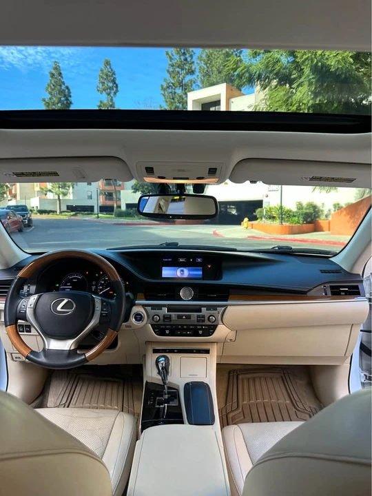 2015 Lexus ES 6th Gen - Image 6 of 11