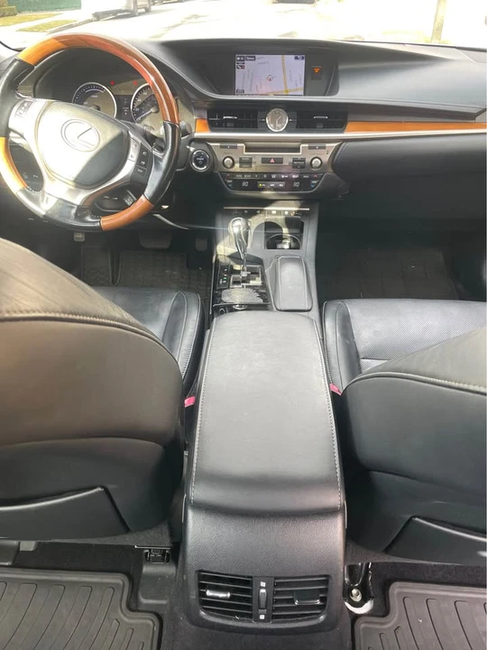 2015 Lexus ES 6th Gen - Image 13 of 20