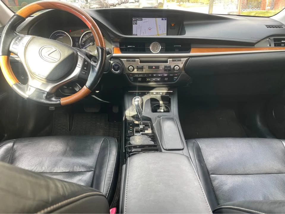 2015 Lexus ES 6th Gen - Image 15 of 20
