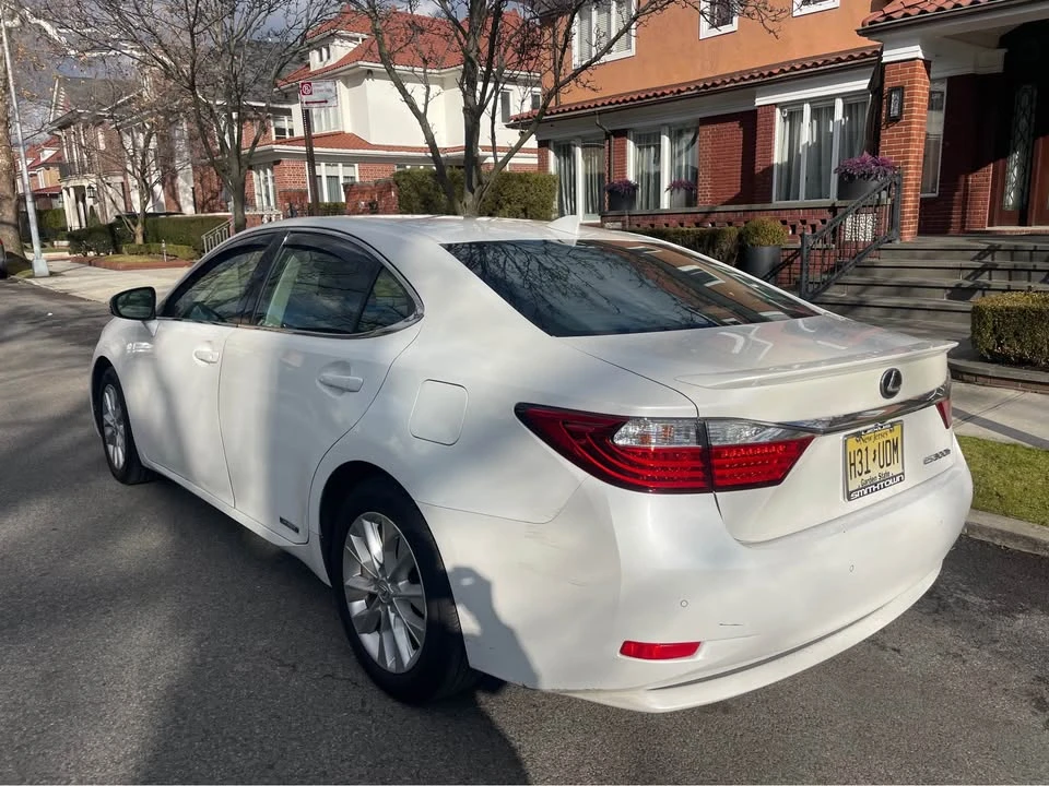 2015 Lexus ES 6th Gen - Image 7 of 20