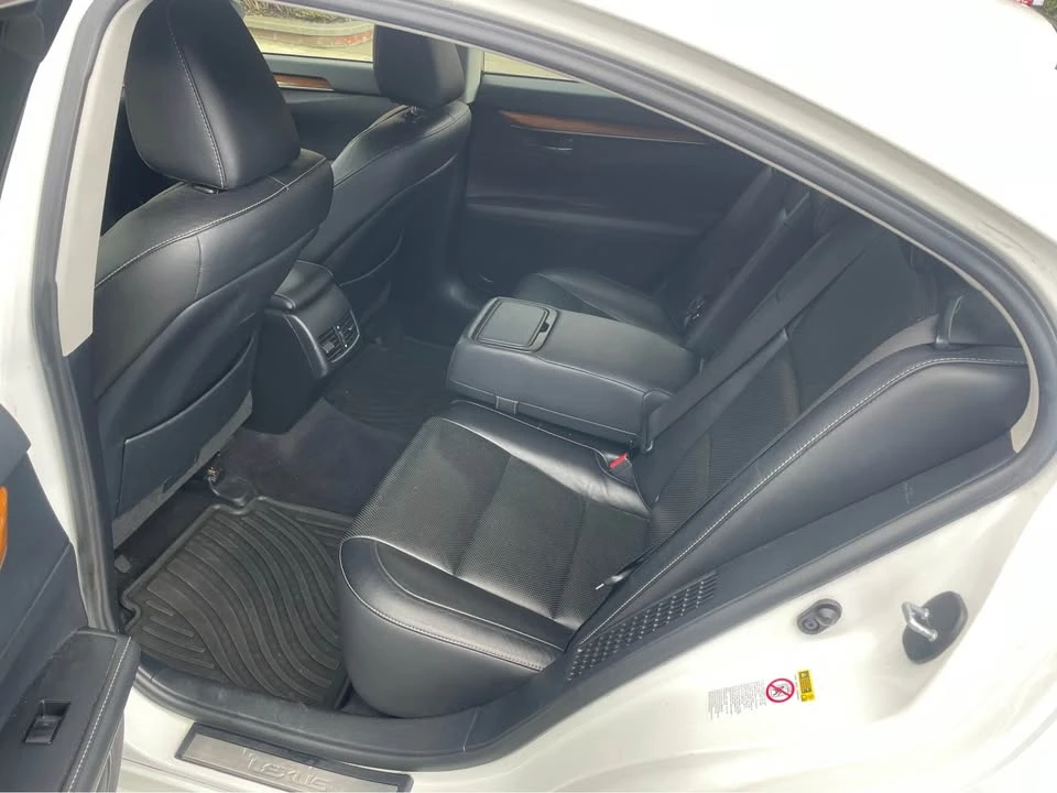 2015 Lexus ES 6th Gen - Image 11 of 20