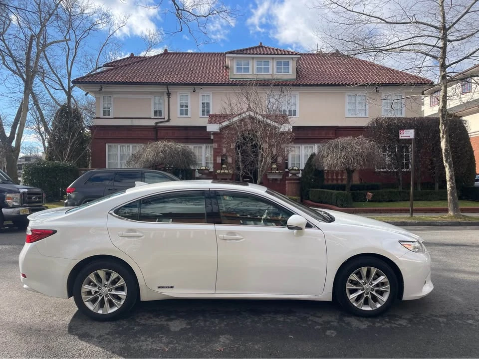 2015 Lexus ES 6th Gen - Image 5 of 20