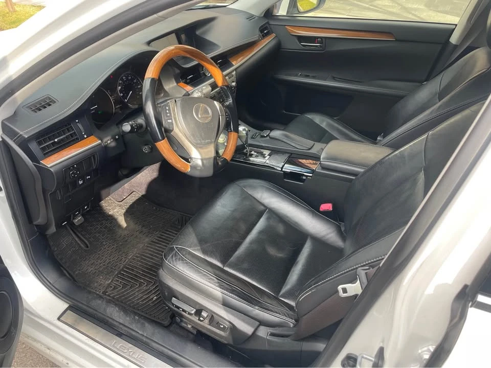 2015 Lexus ES 6th Gen - Image 12 of 20