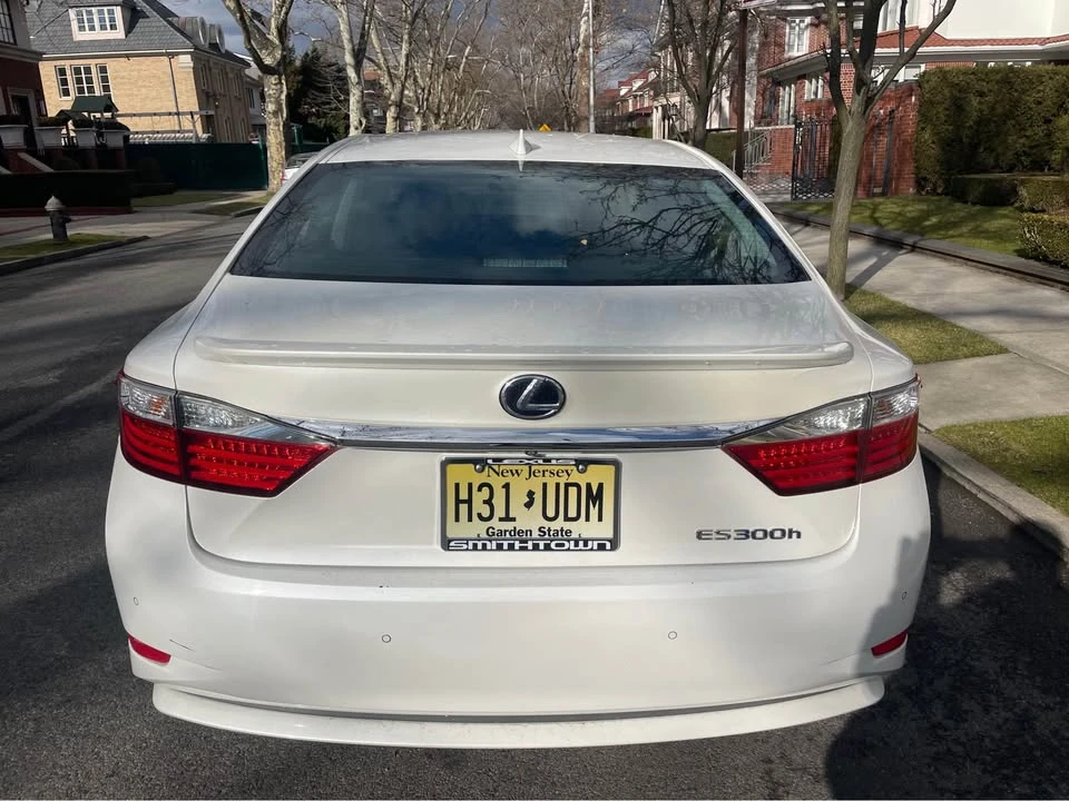 2015 Lexus ES 6th Gen - Image 8 of 20