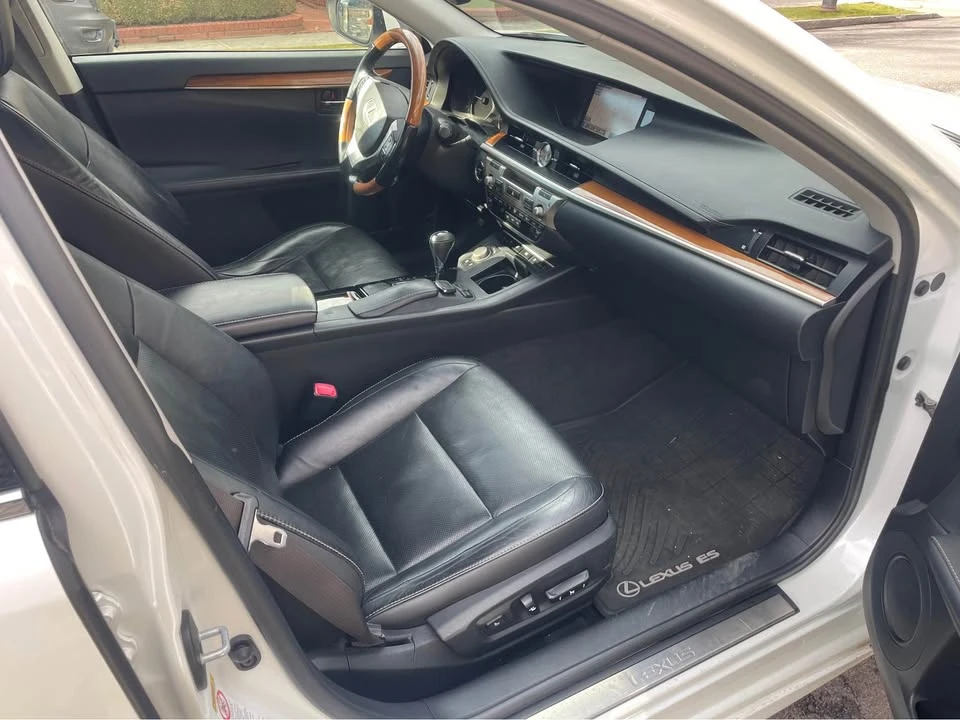 2015 Lexus ES 6th Gen - Image 9 of 20