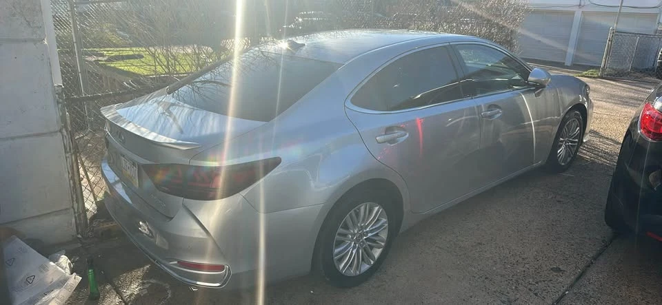 2015 Lexus ES 6th Gen - Image 2 of 2
