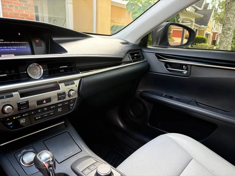 2015 Lexus ES 6th Gen - Image 6 of 8