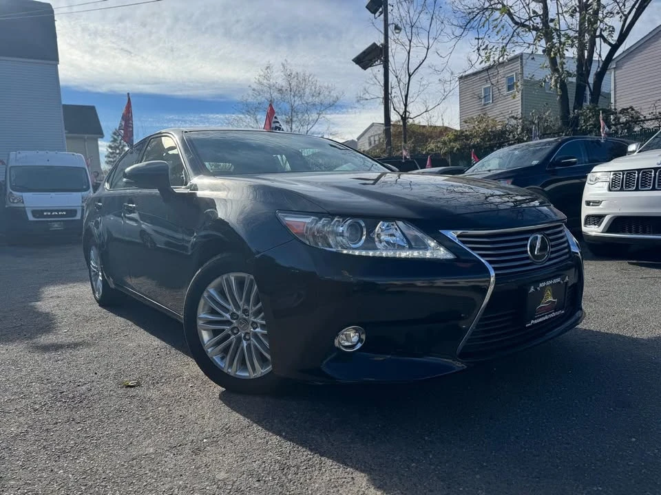 2015 Lexus ES 6th Gen - Image 11 of 11
