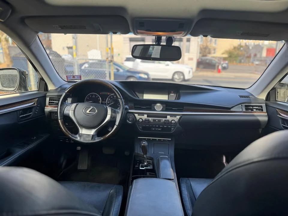 2015 Lexus ES 6th Gen - Image 4 of 11