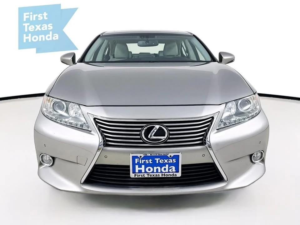 2015 Lexus ES 6th Gen - Image 2 of 19