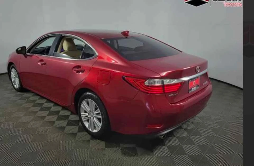 2015 Lexus ES 6th Gen - Image 2 of 4