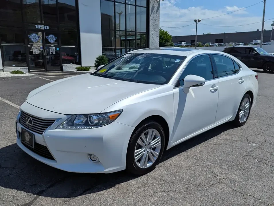 2015 Lexus ES 6th Gen - Image 4 of 18