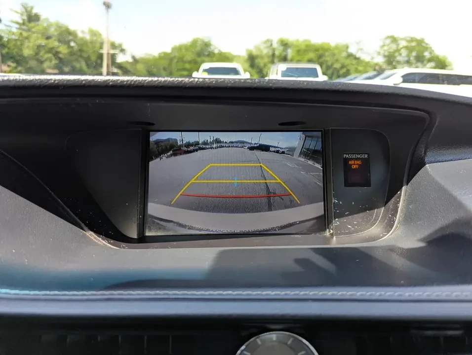 2015 Lexus ES 6th Gen - Image 13 of 18