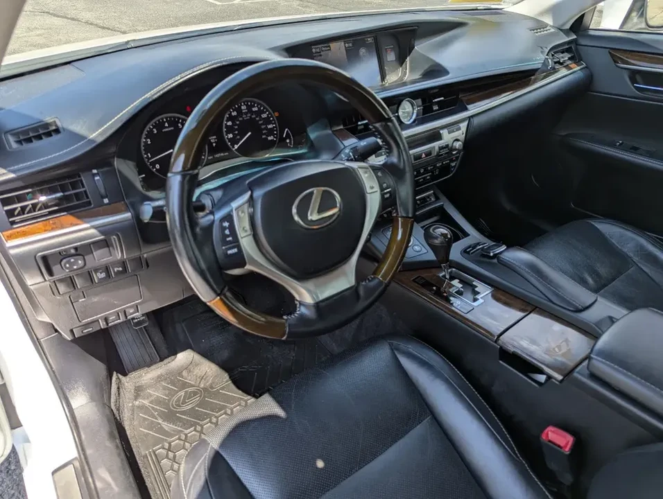 2015 Lexus ES 6th Gen - Image 9 of 18