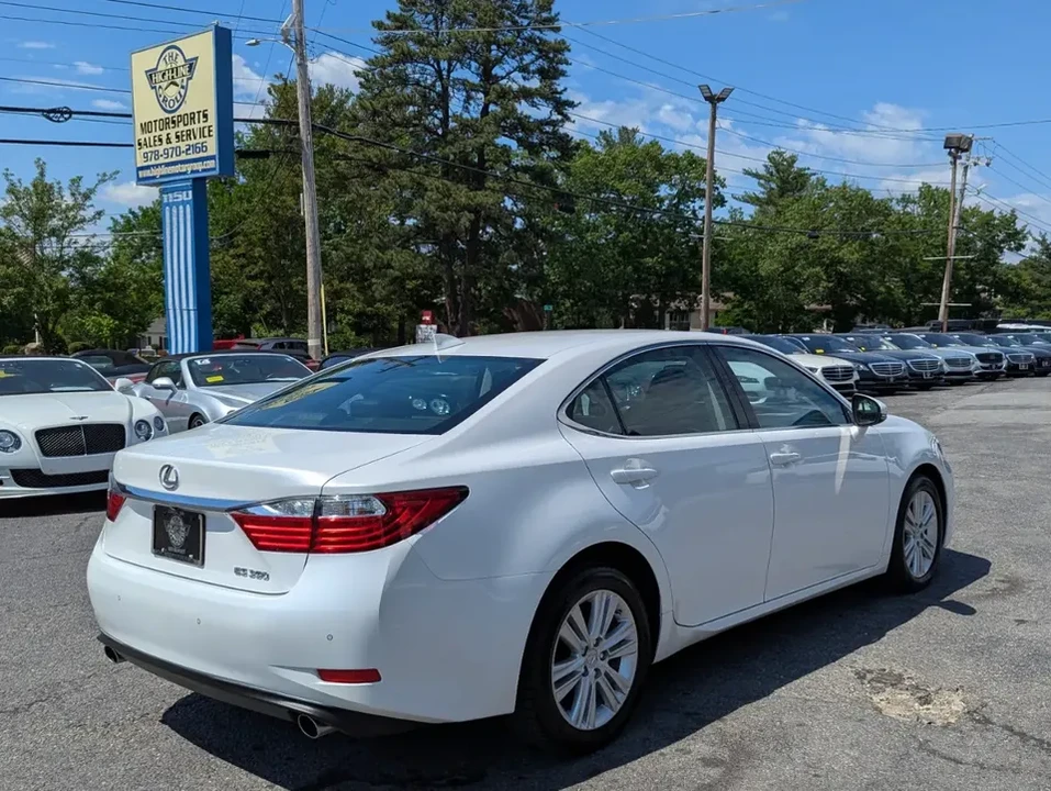 2015 Lexus ES 6th Gen - Image 7 of 18