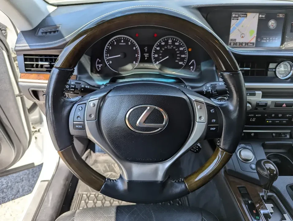 2015 Lexus ES 6th Gen - Image 10 of 18