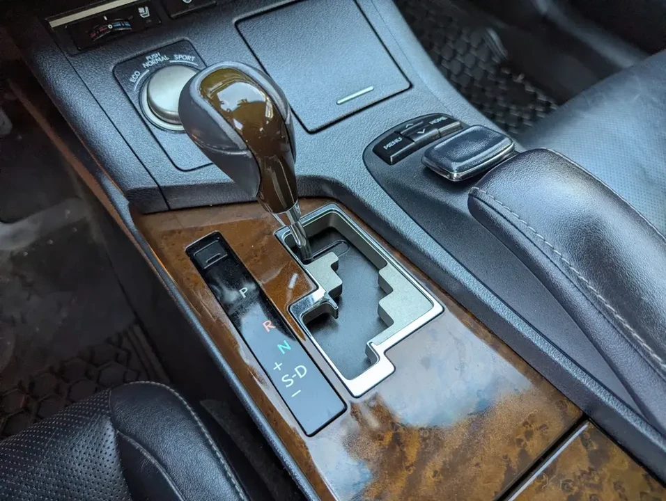 2015 Lexus ES 6th Gen - Image 16 of 18