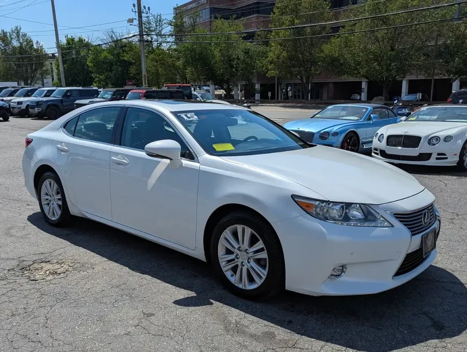 2015 Lexus ES 6th Gen - Image 2 of 18