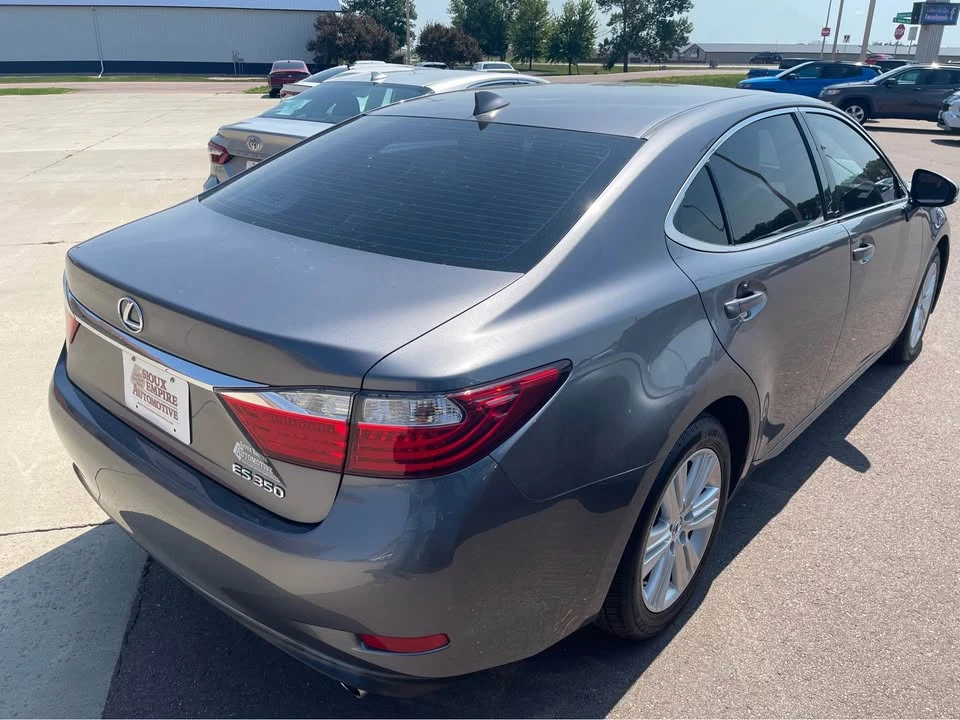 2015 Lexus ES 6th Gen - Image 6 of 16
