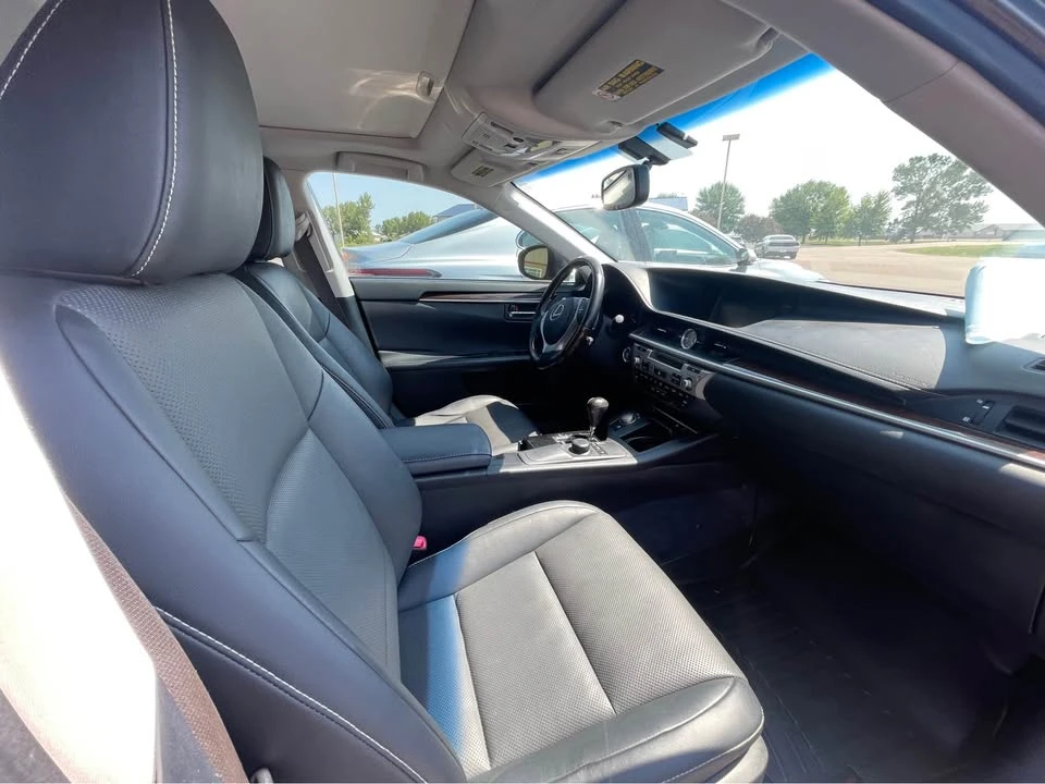 2015 Lexus ES 6th Gen - Image 13 of 16