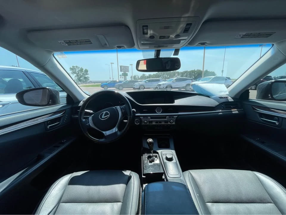 2015 Lexus ES 6th Gen - Image 10 of 16