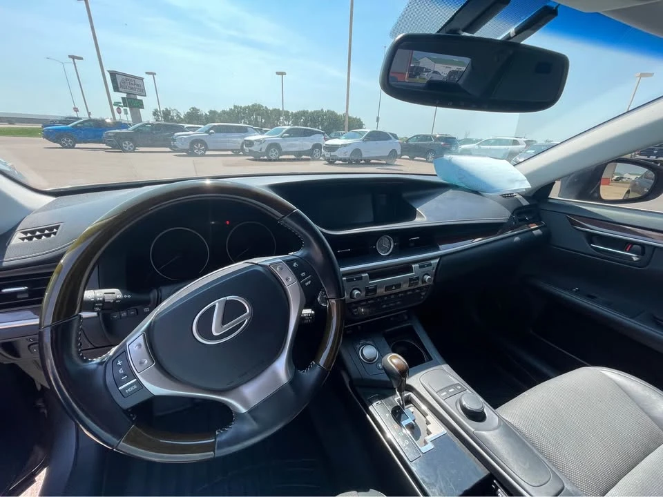 2015 Lexus ES 6th Gen - Image 9 of 16