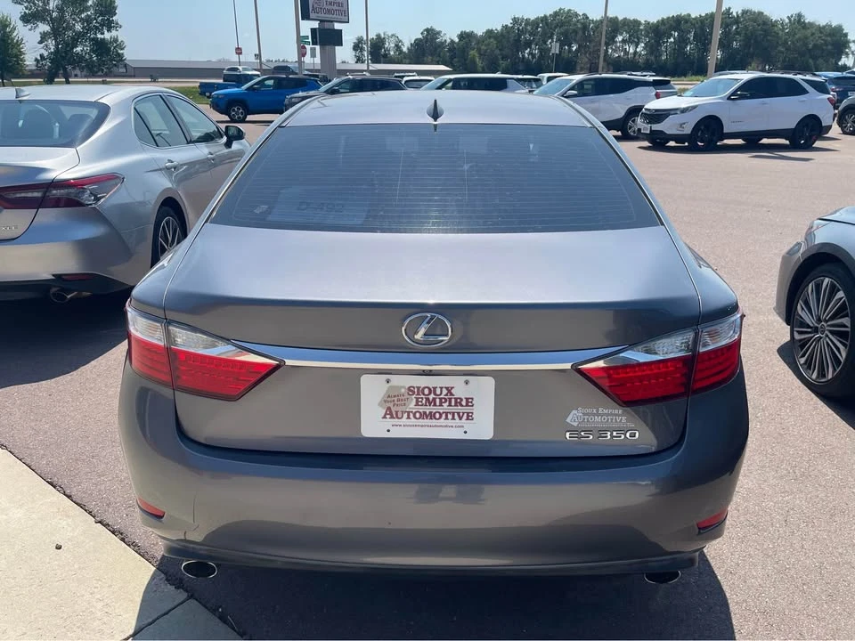 2015 Lexus ES 6th Gen - Image 5 of 16