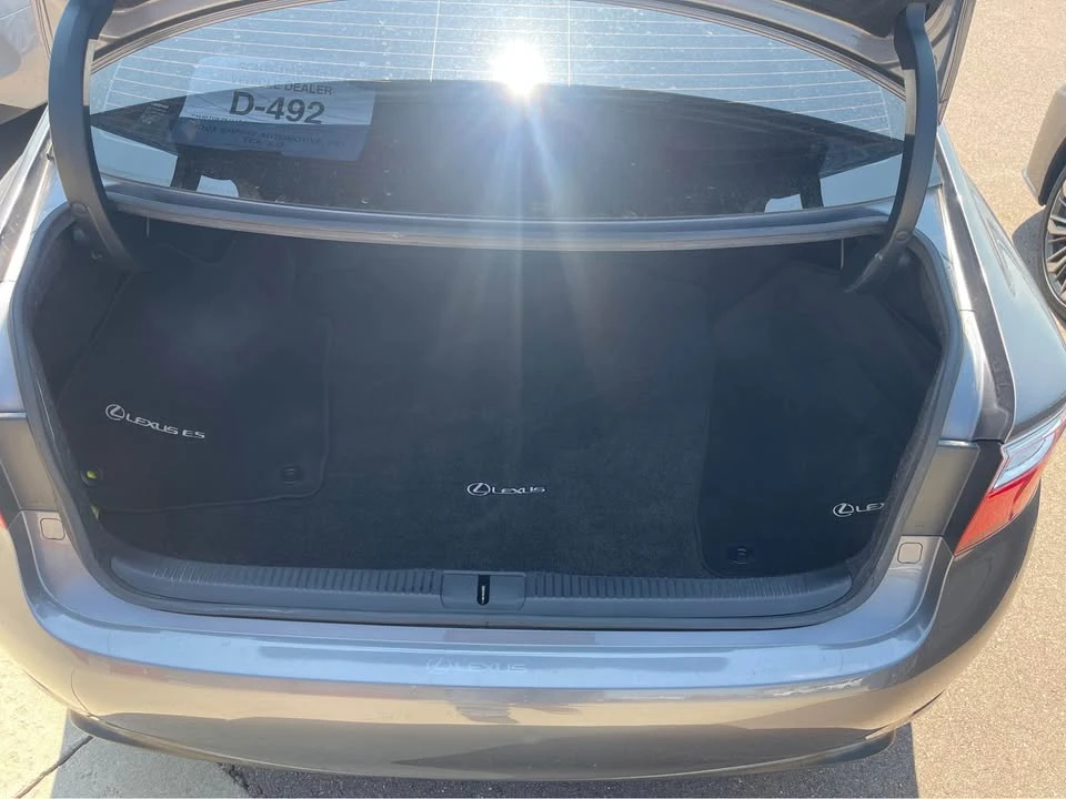 2015 Lexus ES 6th Gen - Image 14 of 16