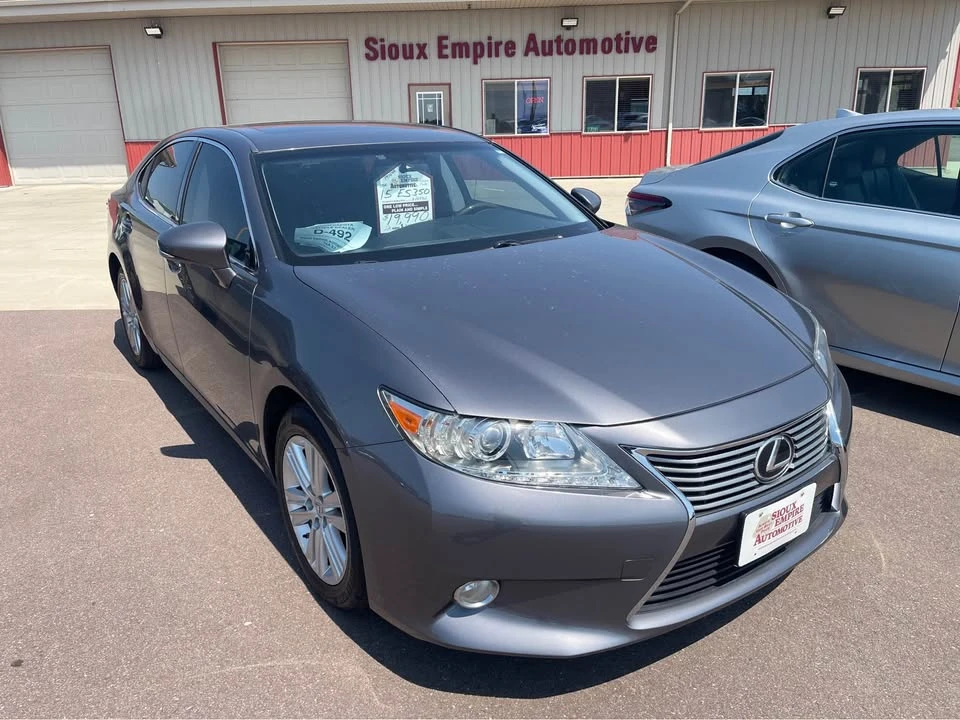 2015 Lexus ES 6th Gen - Image 8 of 16