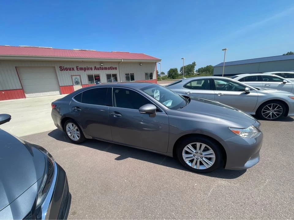 2015 Lexus ES 6th Gen - Image 7 of 16