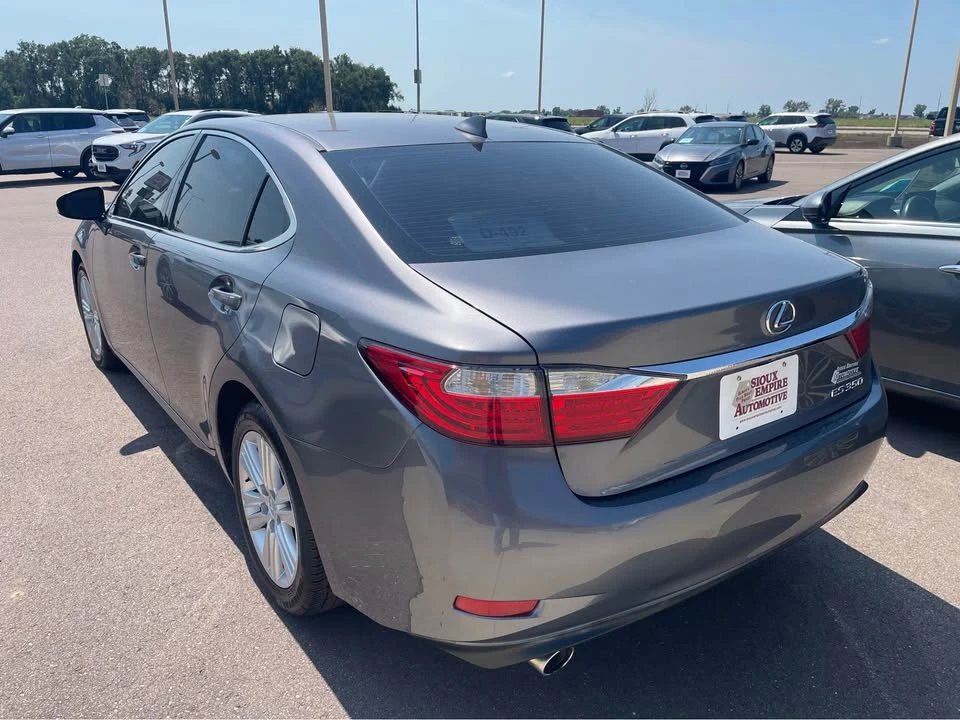 2015 Lexus ES 6th Gen - Image 4 of 16