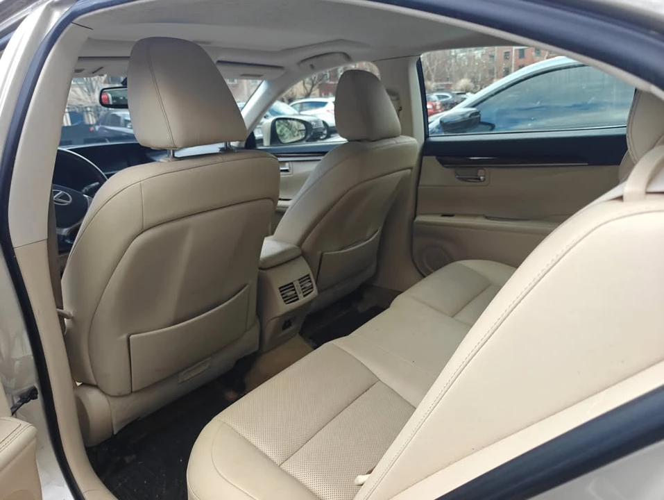2015 Lexus ES 6th Gen - Image 4 of 10
