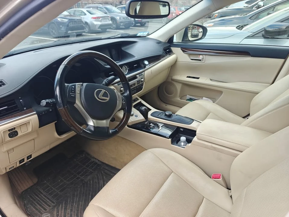 2015 Lexus ES 6th Gen - Image 3 of 10