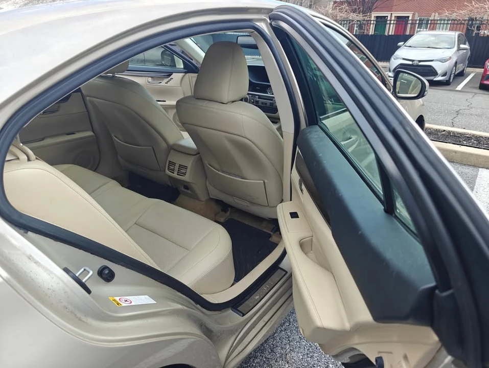 2015 Lexus ES 6th Gen - Image 2 of 10