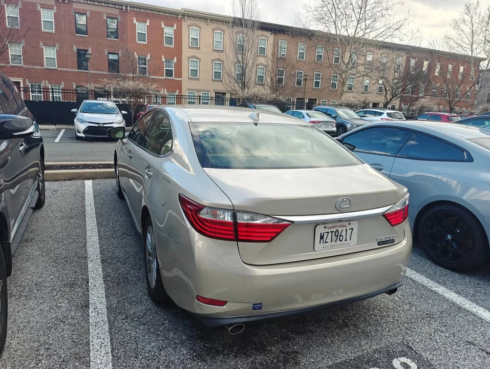 2015 Lexus ES 6th Gen - Image 5 of 10
