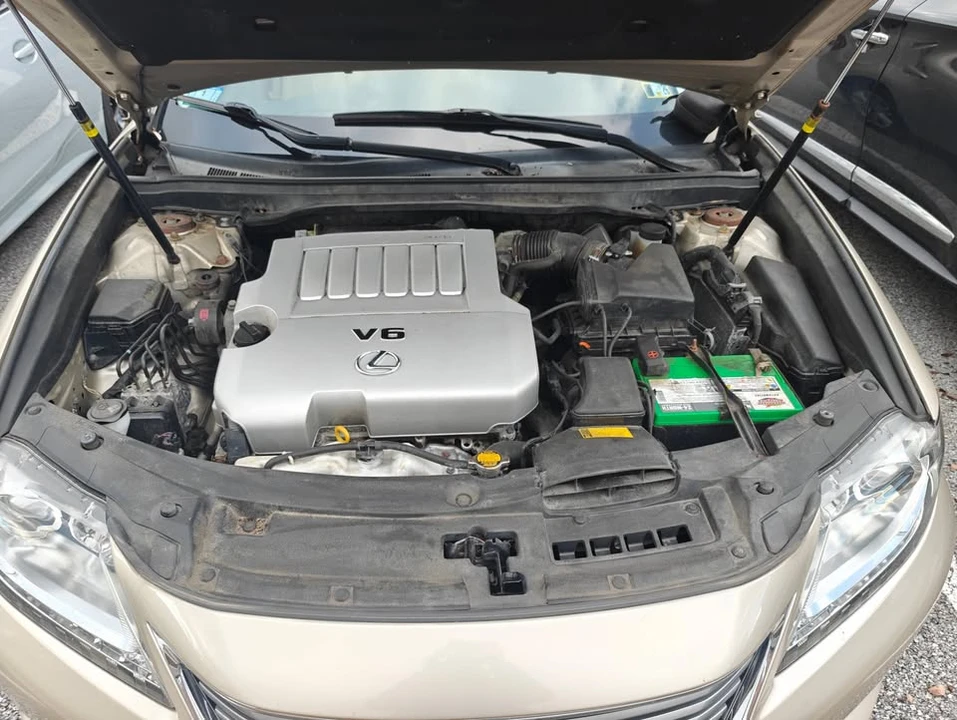2015 Lexus ES 6th Gen - Image 10 of 10